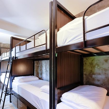 Revolution Hostel Asoke Μπανγκόκ Εξωτερικό φωτογραφία